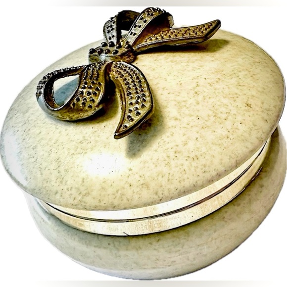 Vintage Trinket Box with Bow Ribbon Accent 🎀 - Picture 7 of 11